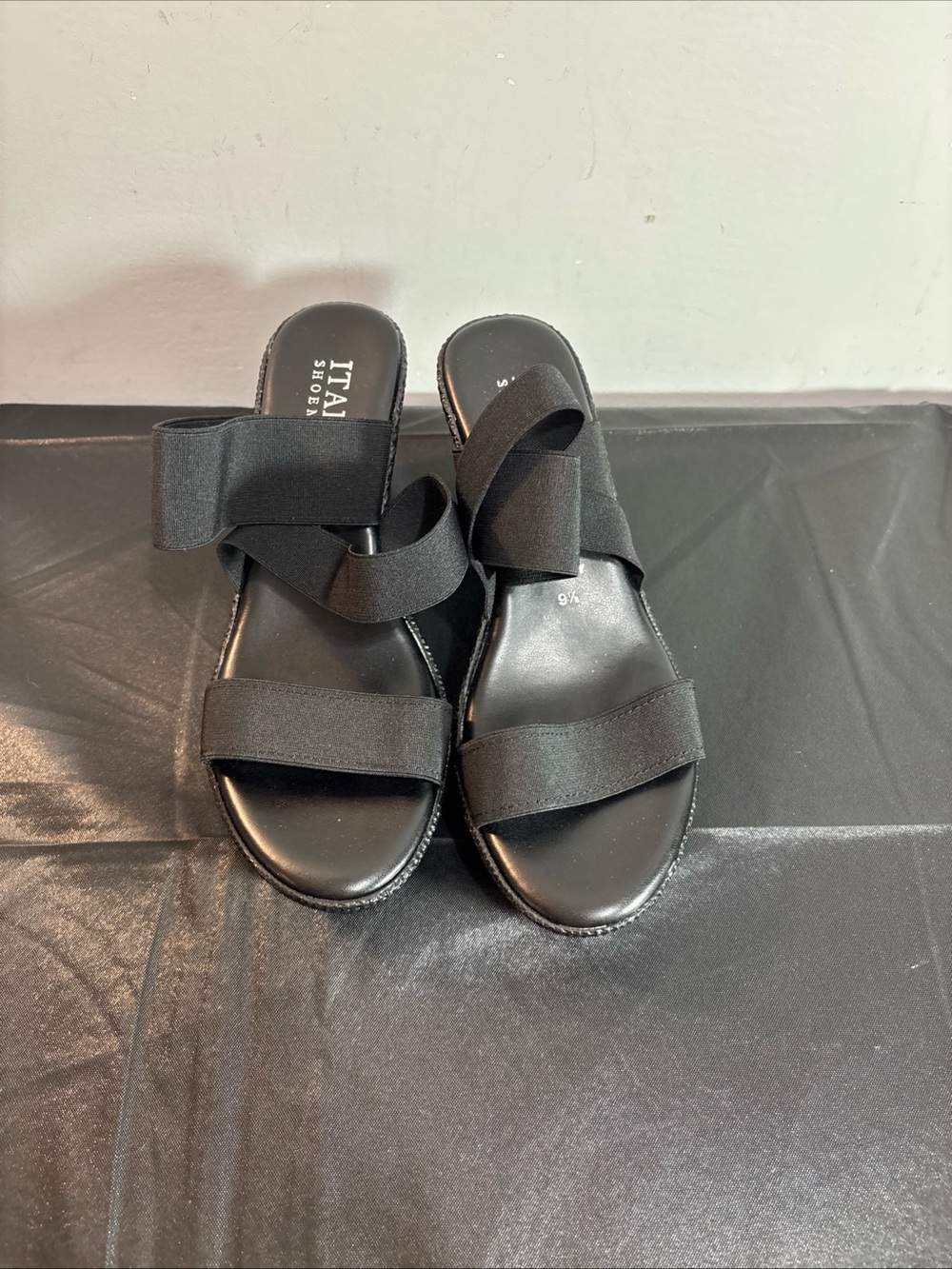 Italian Shoemaker Women's Black Slip-On Strappy Sandals new!! 10/1